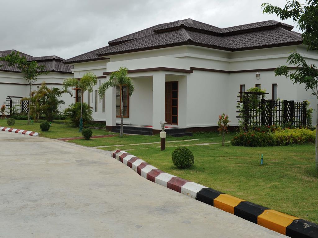 โรงแรมเดอะ โกลเด้น เลค Naypyidaw ภายนอก รูปภาพ