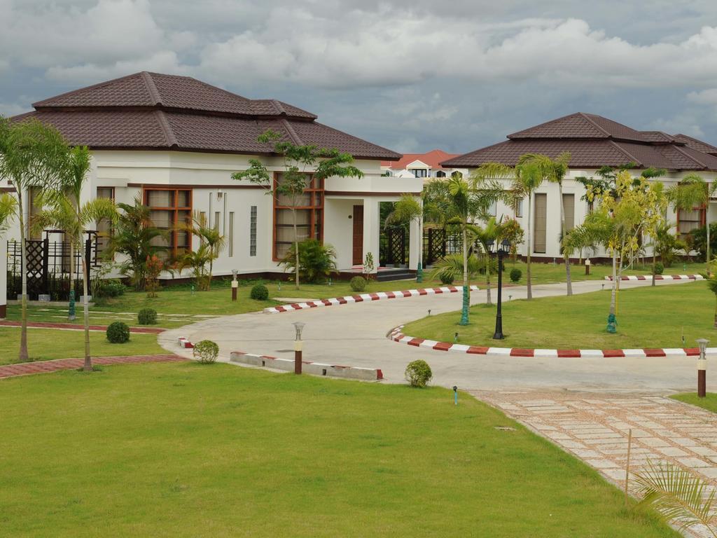 โรงแรมเดอะ โกลเด้น เลค Naypyidaw ภายนอก รูปภาพ