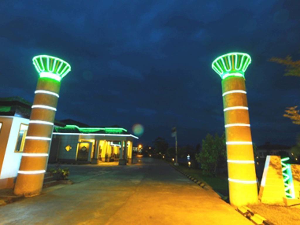 โรงแรมเดอะ โกลเด้น เลค Naypyidaw ภายนอก รูปภาพ