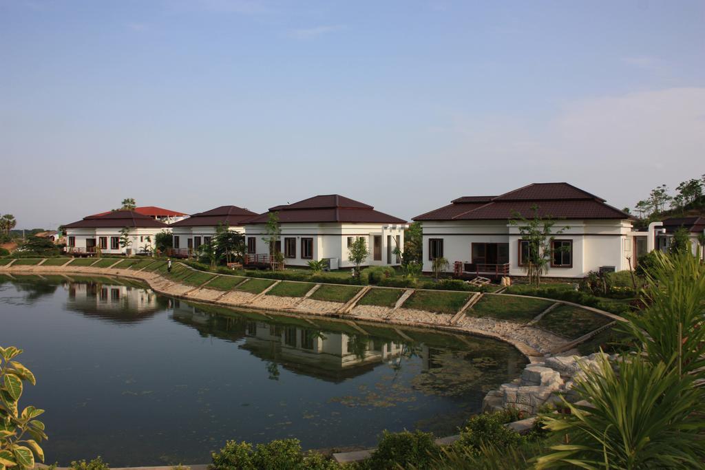 โรงแรมเดอะ โกลเด้น เลค Naypyidaw ภายนอก รูปภาพ