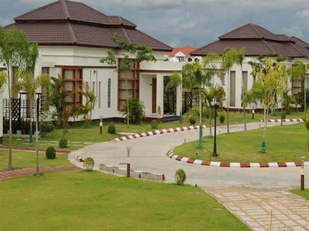 โรงแรมเดอะ โกลเด้น เลค Naypyidaw ภายนอก รูปภาพ